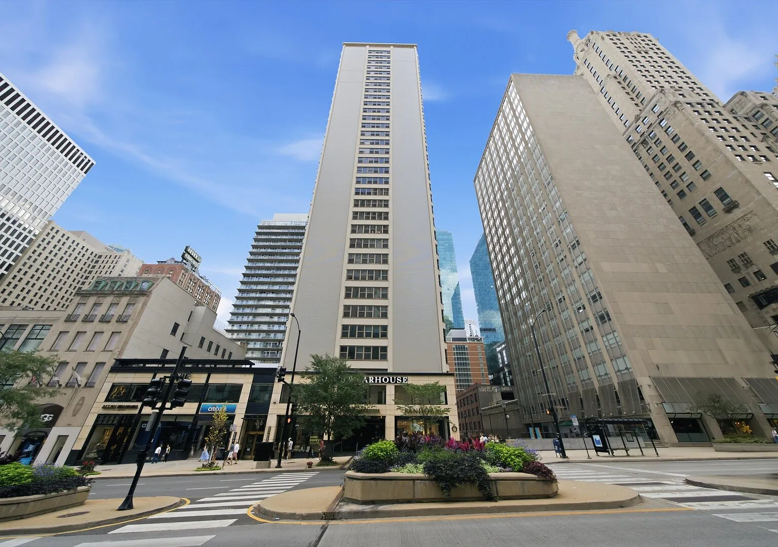 535 N Michigan Ave — Photo 1