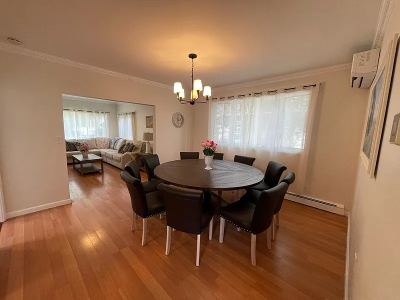 5 bed, $6,999 — Photo 1