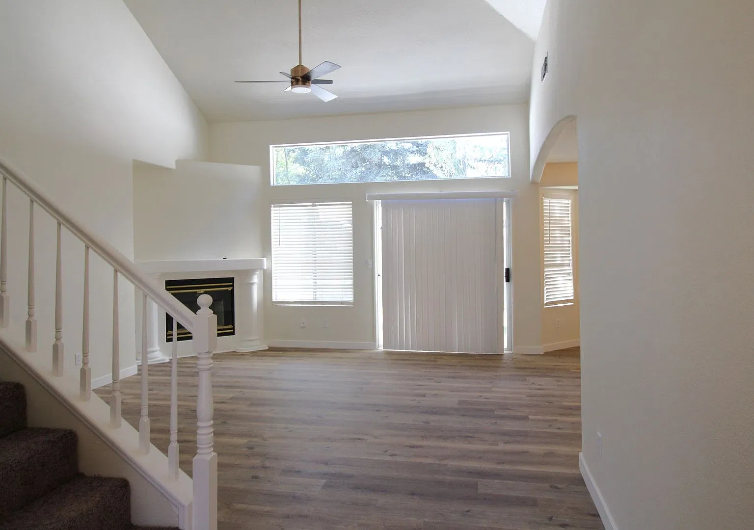 Champlain Heights Gated Community! Walk to restaurants, shopping and Liberty Elementary. — Photo 2