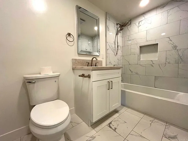 803 N Citrus Ave — Photo 23