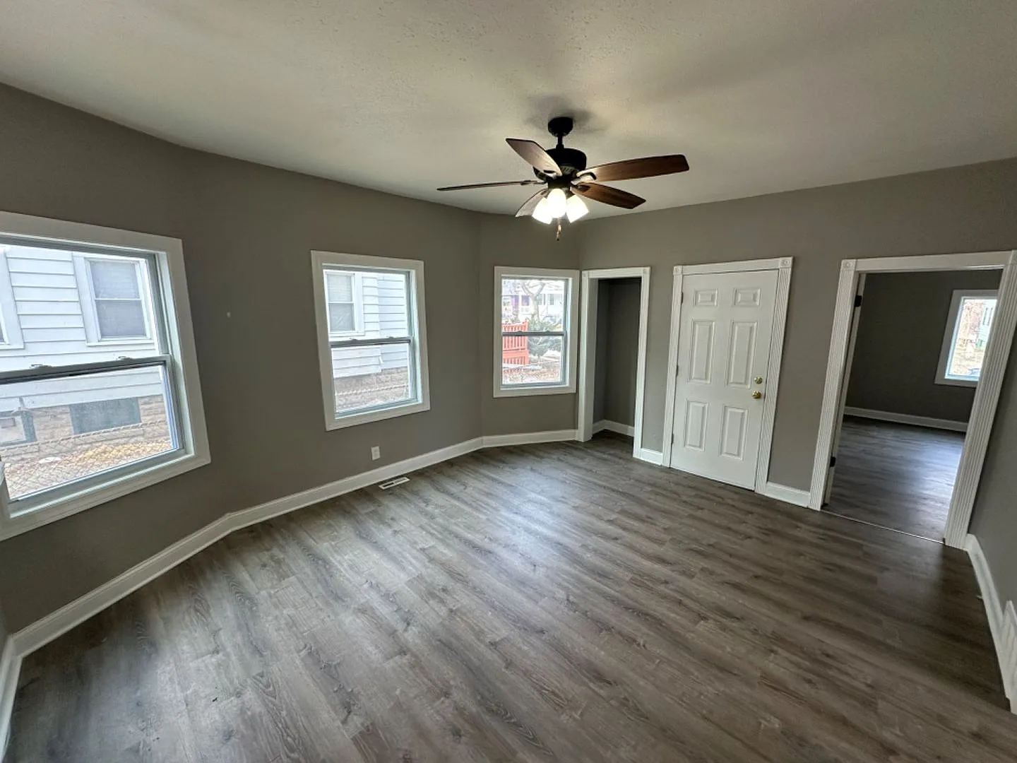 223-223A E Chambers St. (Duplex) — Photo 3