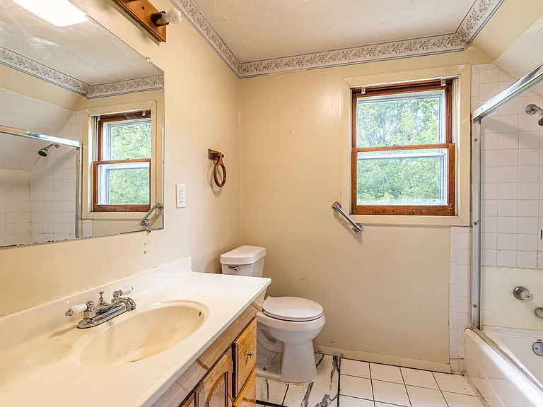 111 Bidwell Ter — Photo 24