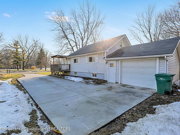 3rd image of 4108 Holt Rd