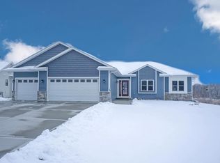 N3955 Prairie Ridge Ln, Helenville, WI 53137