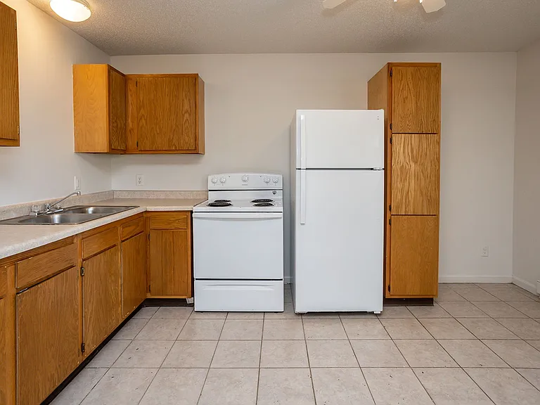 Walnut Pointe — Photo 8