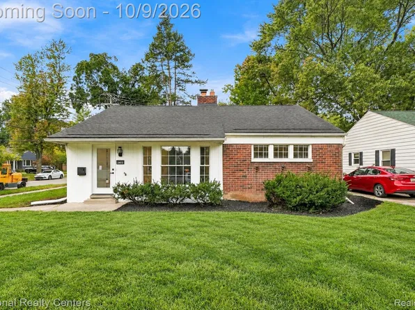 2403 Crooks Rd, Royal Oak, MI 48073