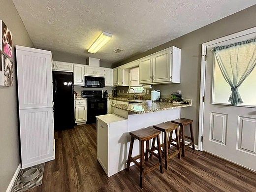 5th image of 131 Lee Road 2059
