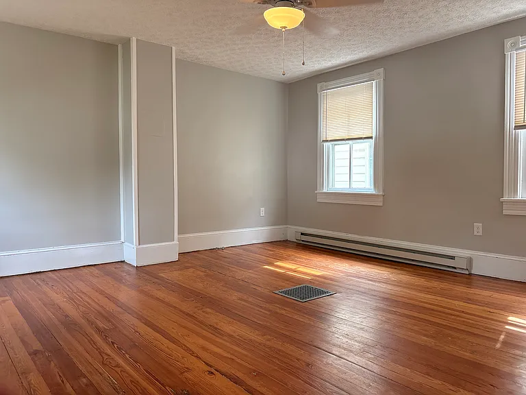 216 E Main St — Photo 16