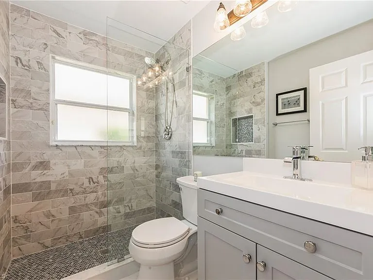 2438 Butterfly Palm Dr — Photo 12