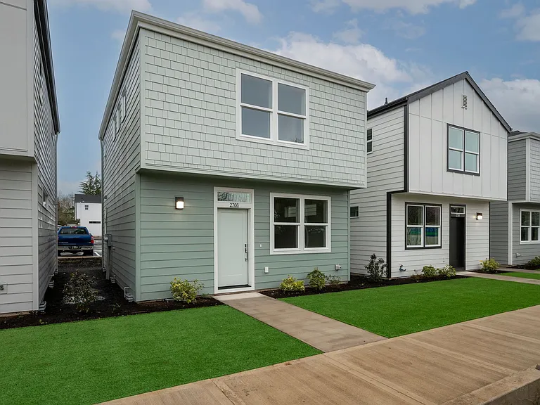 Brand New Newberg Homes- Up to 1 Month Free! — Photo 2