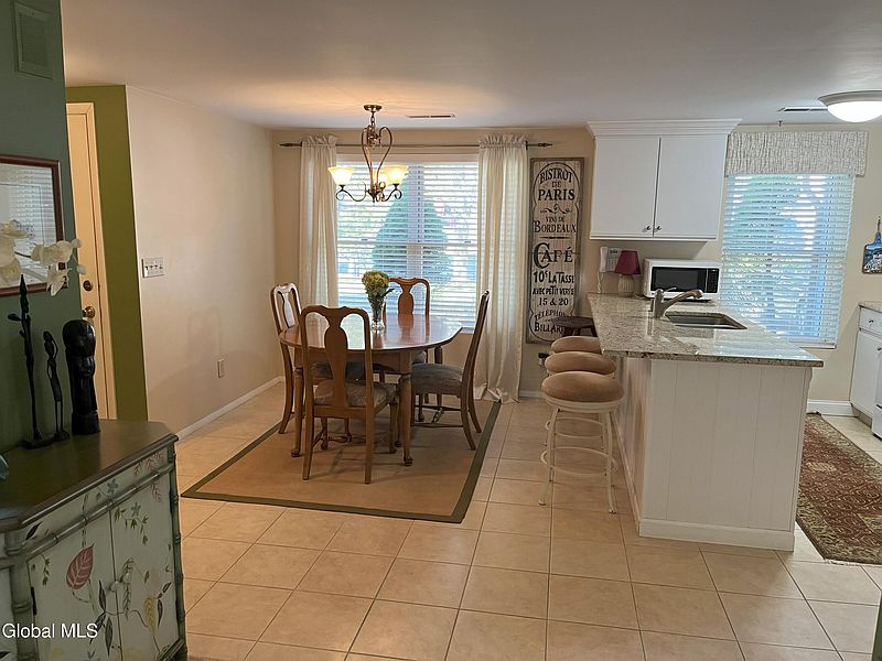 5th image of 250 Thimbleberry Road