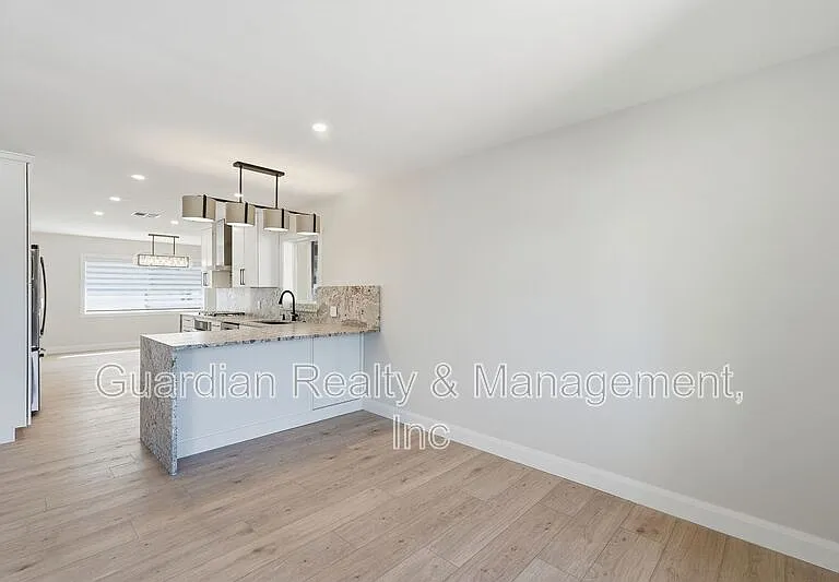 6819 E Paradise Pkwy — Photo 8