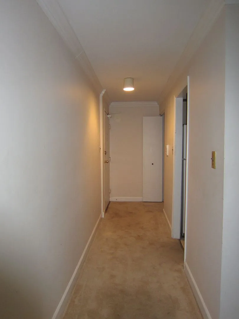 Building Photo - 1921 Wilson Ln #303