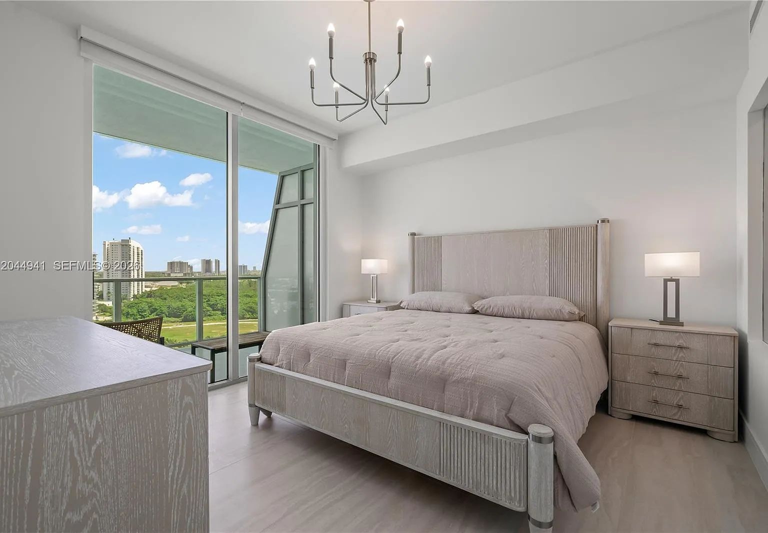 1 bed, 1.5 bath, 962 sqft, $6,200 — Photo 4