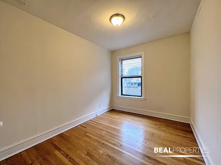 1444-50 W Byron St — Photo 10