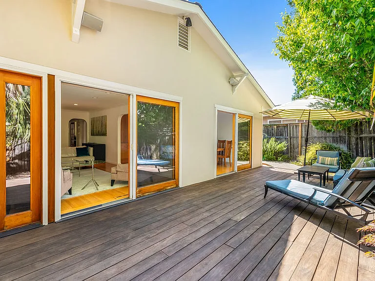 Double sliding doors with retractable screens