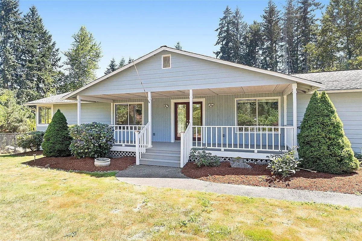 3 bed, 2.5 bath, 2070 sqft, $2,688 — Photo 1