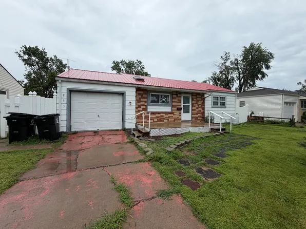 853 Vassar Dr, Salina, KS 67401