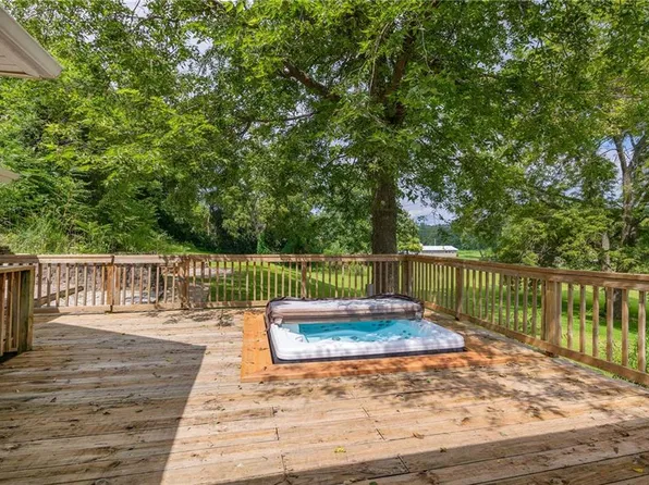 9406 SW State Route Jj, Saint Joseph, MO 64504