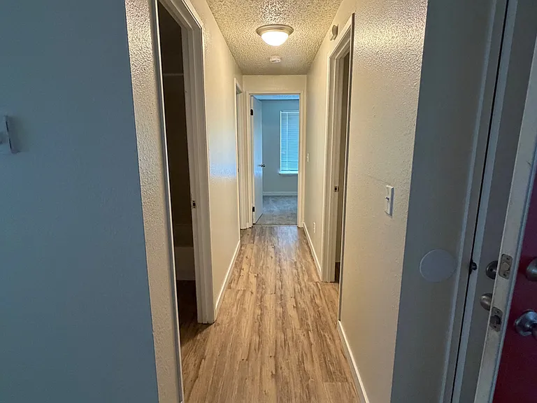 34019 1st Cir S — Photo 3