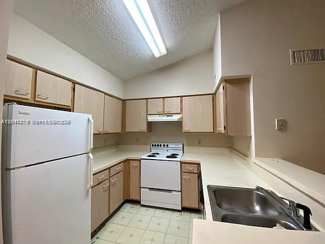 7630 Westwood Dr #327 — Photo 4