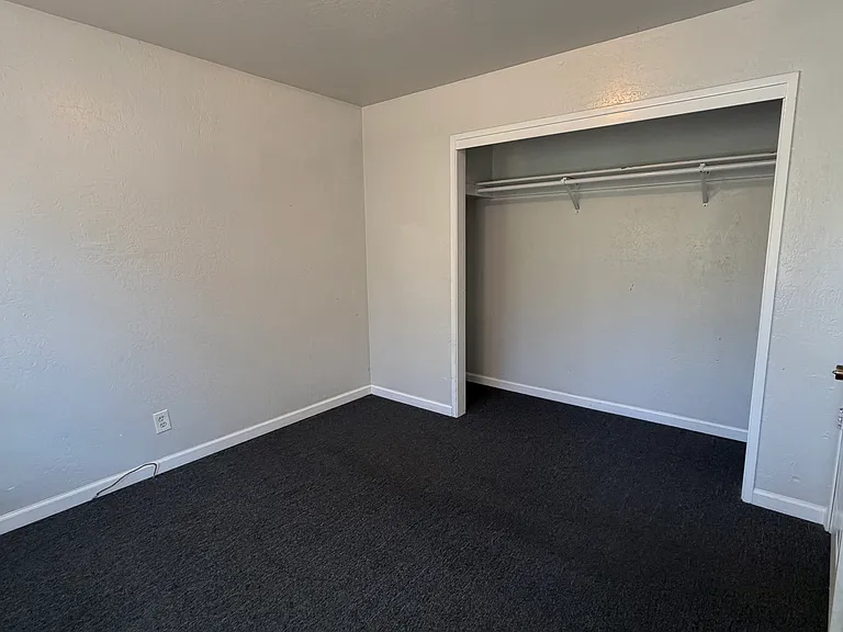 1829 Kinsley St — Photo 30