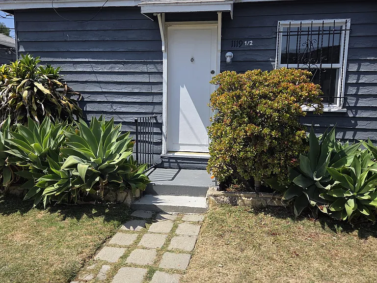 1119 1/2 Ogden Dr W #1119-1/2 — Photo 1