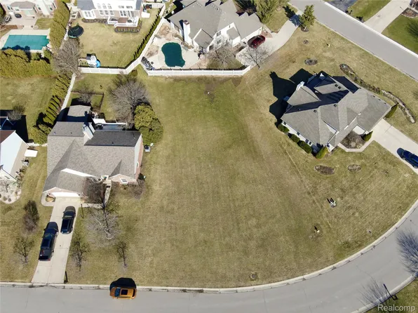 827 Carrington Blvd, Monroe, MI 48161