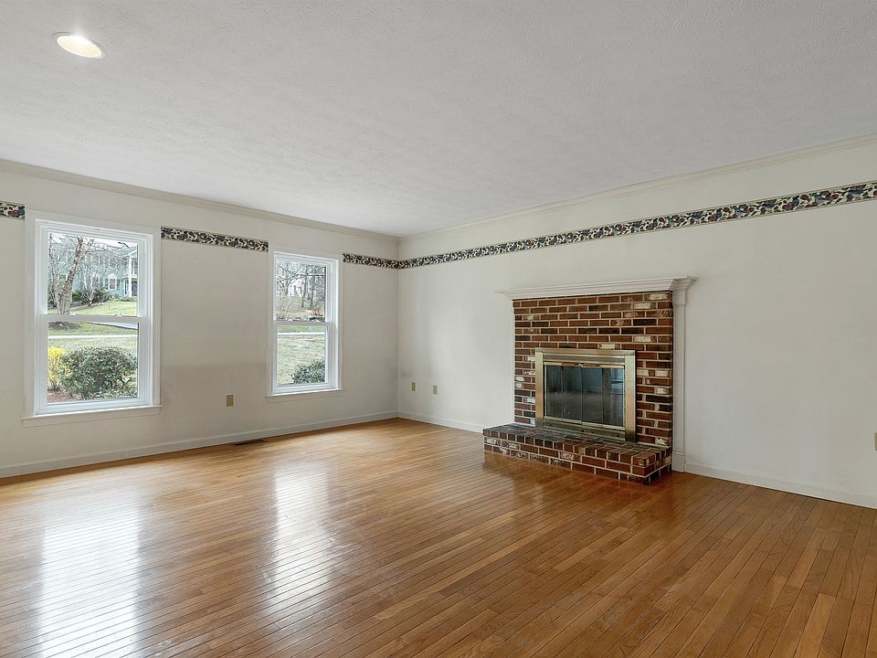9 Isabella Drive, Londonderry, NH 03053 | Zillow