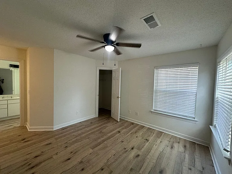 4304 Lotus Ct — Photo 13