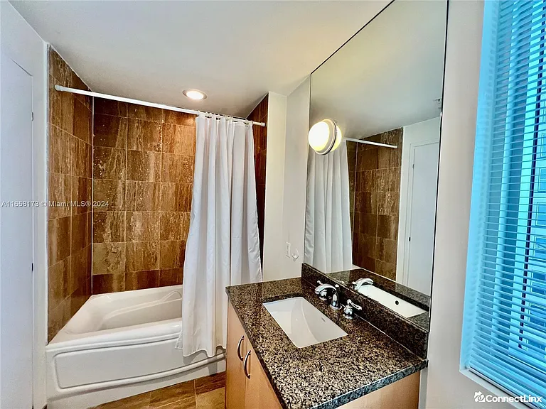 300 S Biscayne Blvd #1511 — Photo 6