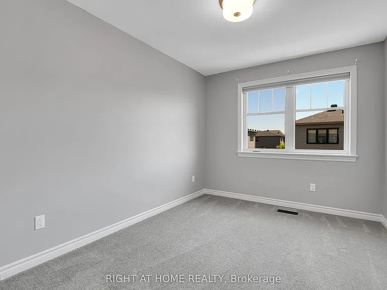 45 Mandevilla Cres — Photo 23