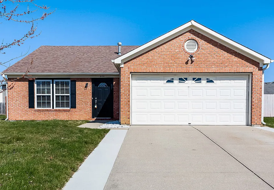 600 Streamside Dr
