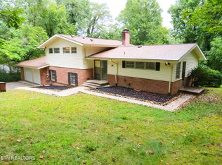 15 Westover Dr, Oak Ridge, TN 37830