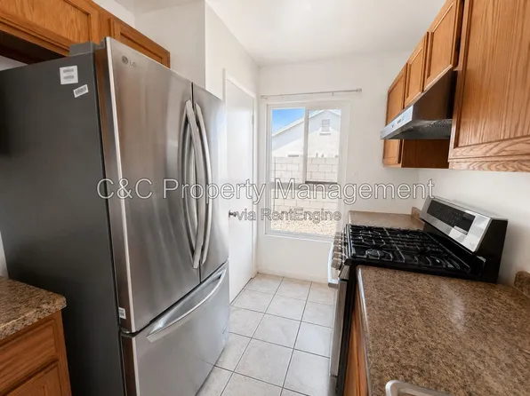 17944 Kendall Cir, Adelanto, CA 92301