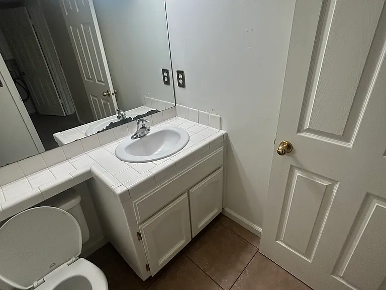 974 E Buckhill Rd — Photo 5