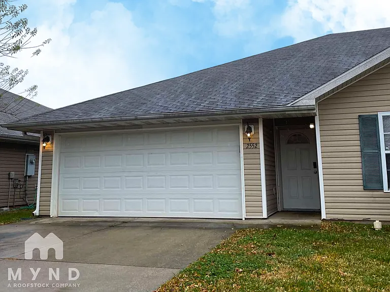 2552 W Delmar St — Photo 1