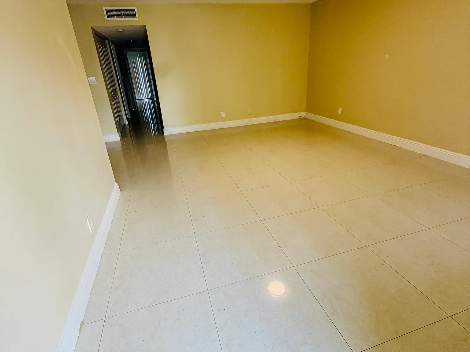581 N University Dr — Photo 2