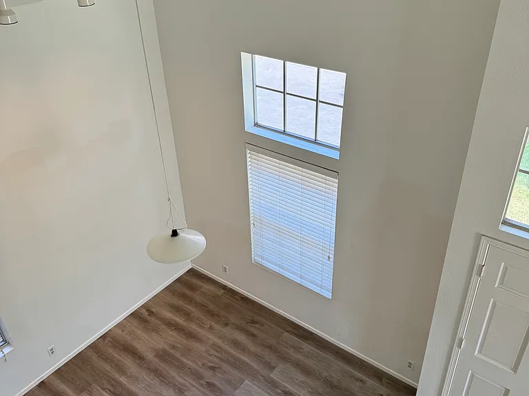 12 Georgetown — Photo 16