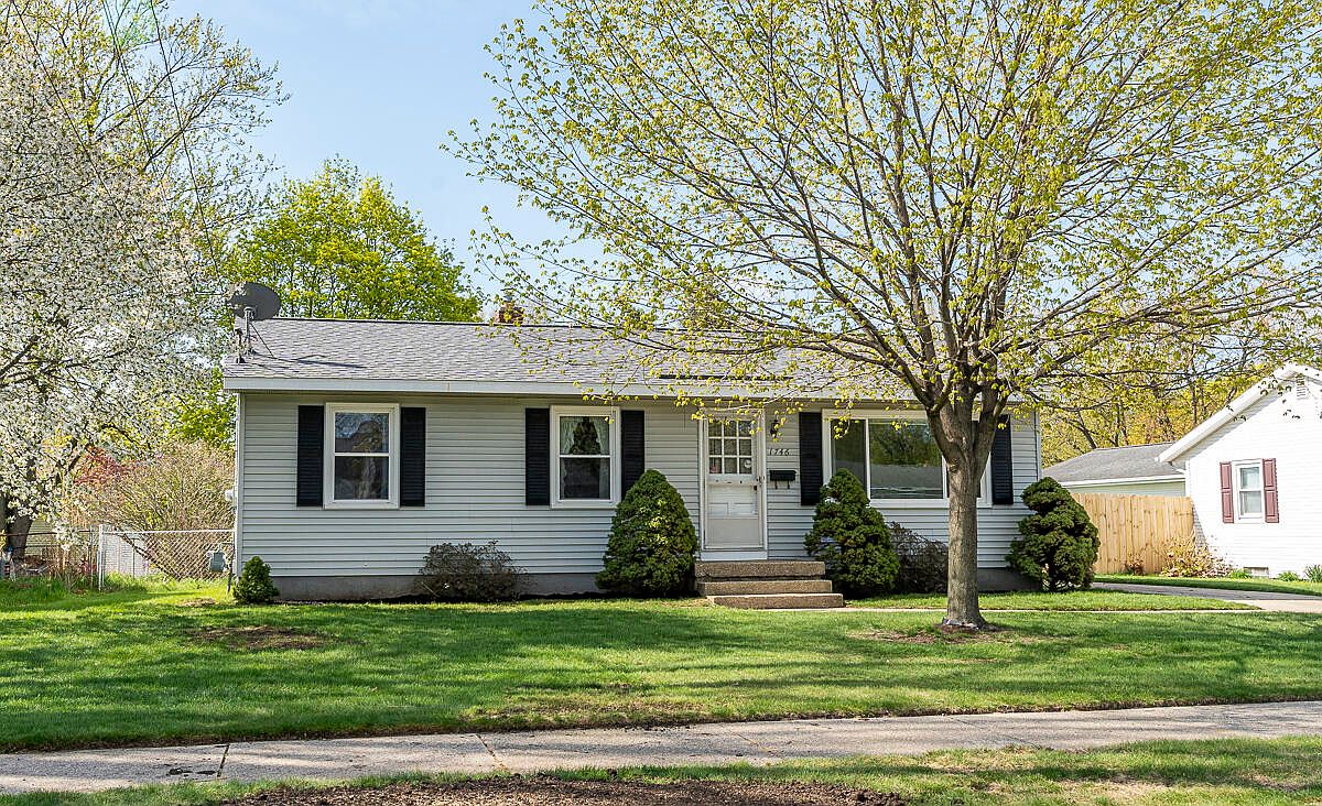 1746 35th St SW, Wyoming, MI 49519 Zillow