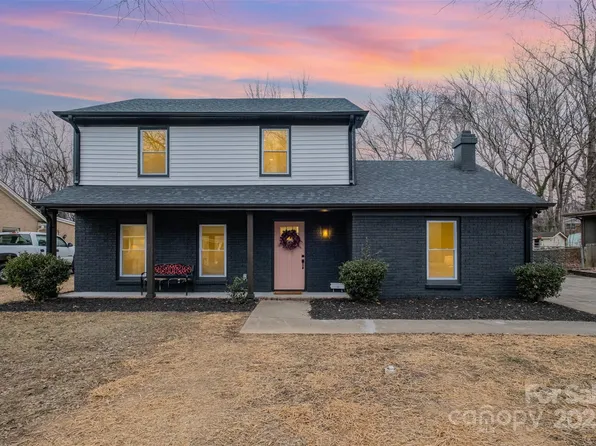 5831 Eastbrook Rd, Charlotte, NC 28215