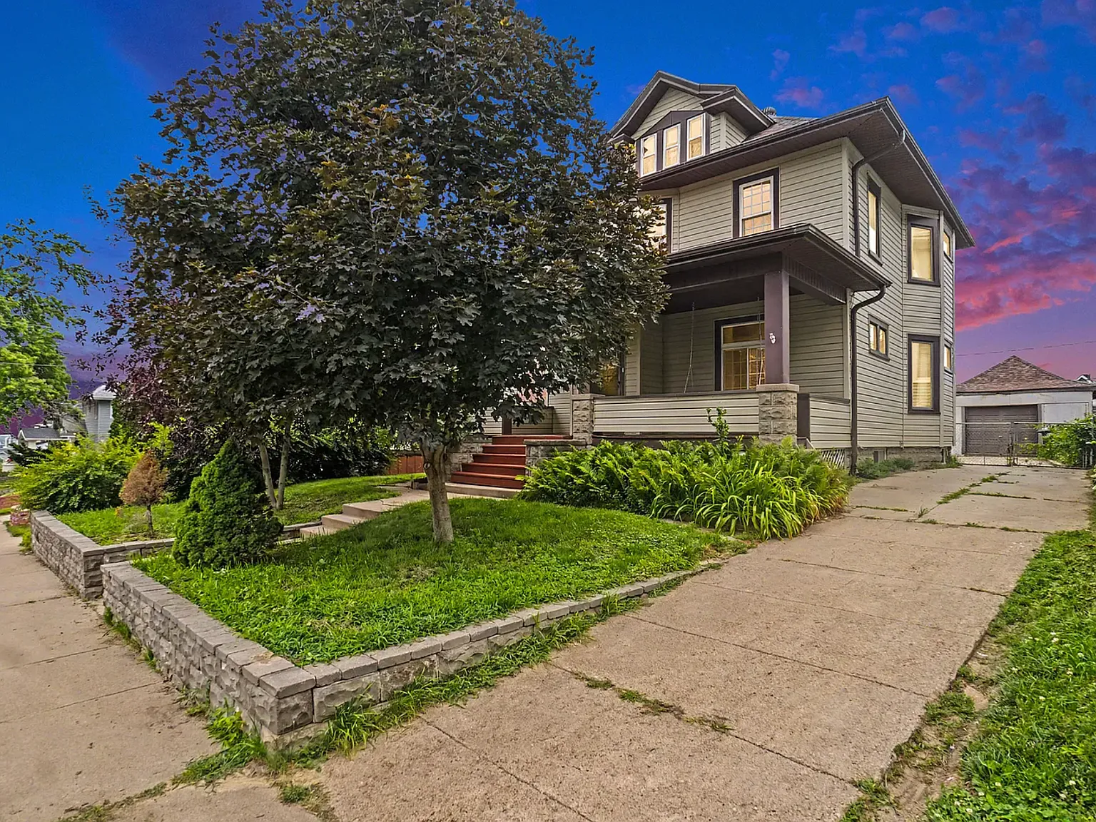 3 bed, 1410 sqft, $2,100 — Photo 1