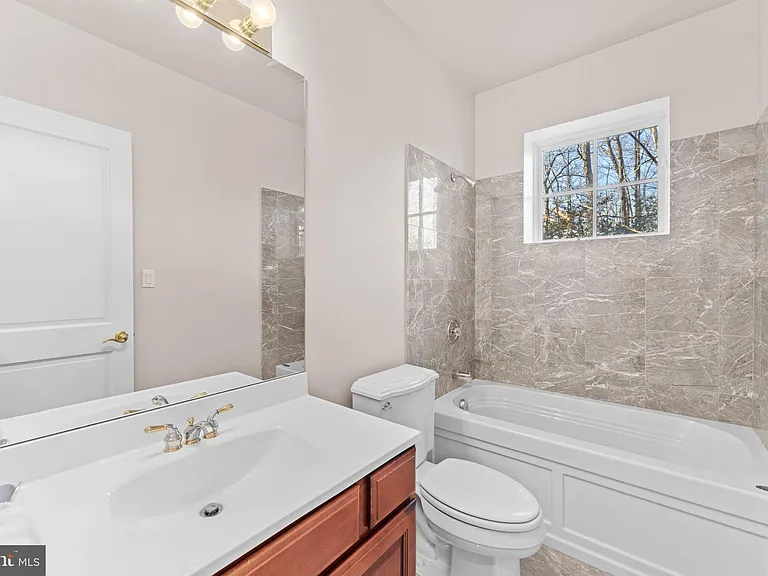 8541 Old Dominion Dr — Photo 101