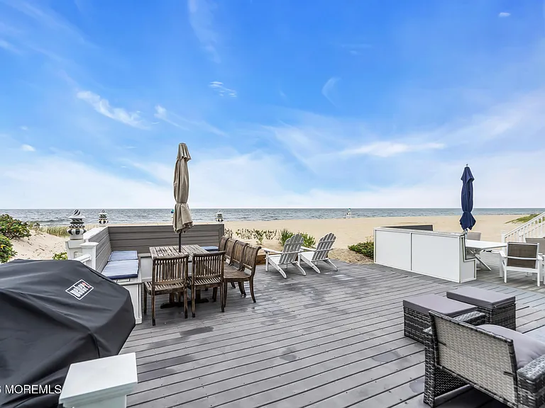 55 Beach Front — Photo 46