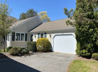 11 Rolling Green Ln #11, Mashpee, MA 02649