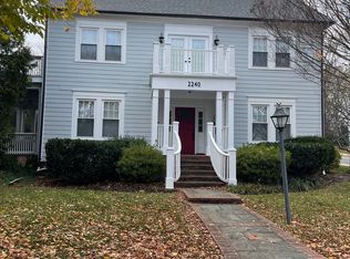 2240 N Wakefield St, Arlington, VA 22207