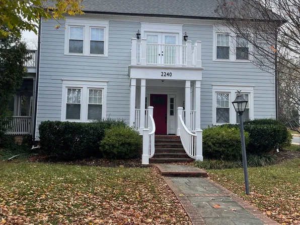 2240 N Wakefield St, Arlington, VA 22207