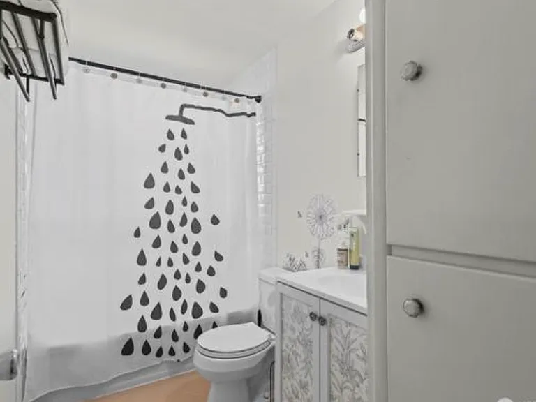 702 N L St #4 — Photo 4