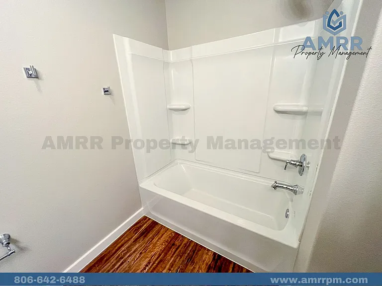 2030 Kenwood Ave — Photo 26