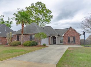 9097 Willow Pointe Dr, Denham Springs, LA 70726